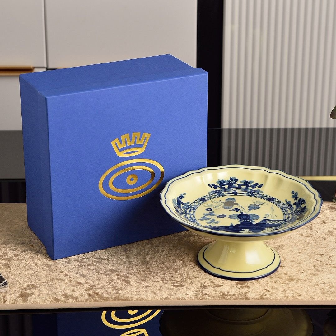 Ginori 1735 Single porcelain round plate with stem